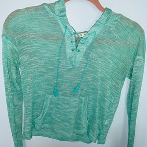 Light weight pull over